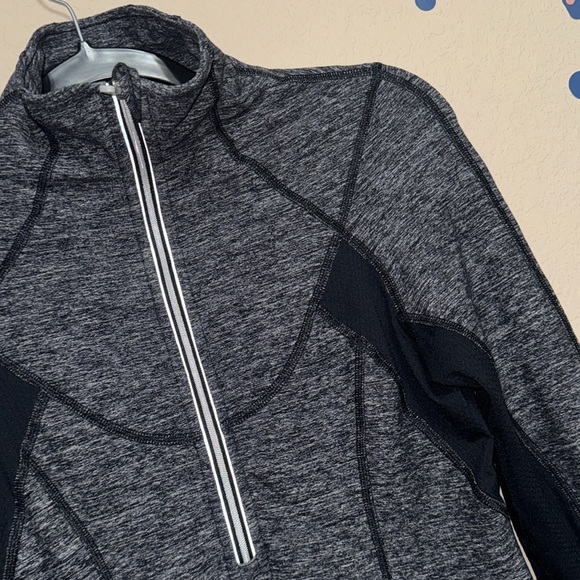 LULULEMON Gray/Black Quarter Zip Top - Picture 2 of 11